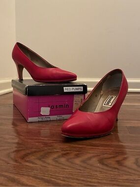 Vintage Jasmin Red Leather Pumps 3" Heel Size 8B